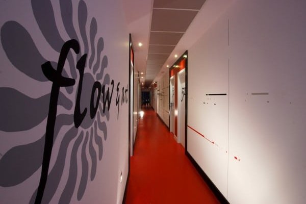 Club Hispanico - executive - corridor "flow & art"