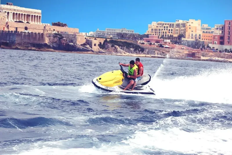 Un peu de jetski cet après-midi ?