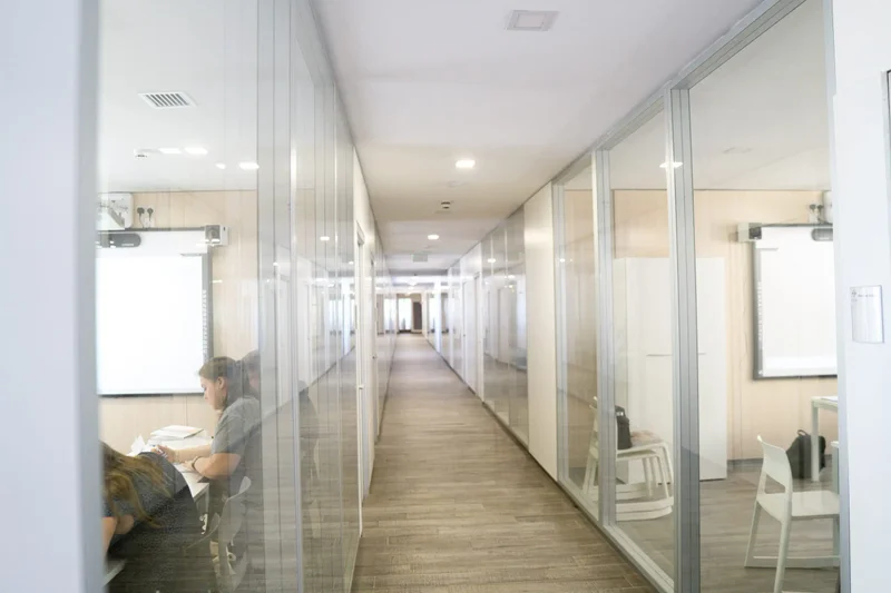 séjour linguistique de qualité à Malte pour ados : salles de classe dans le Salini Resort