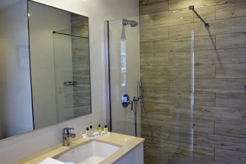 Ma salle de bains (studio Salini Resort)