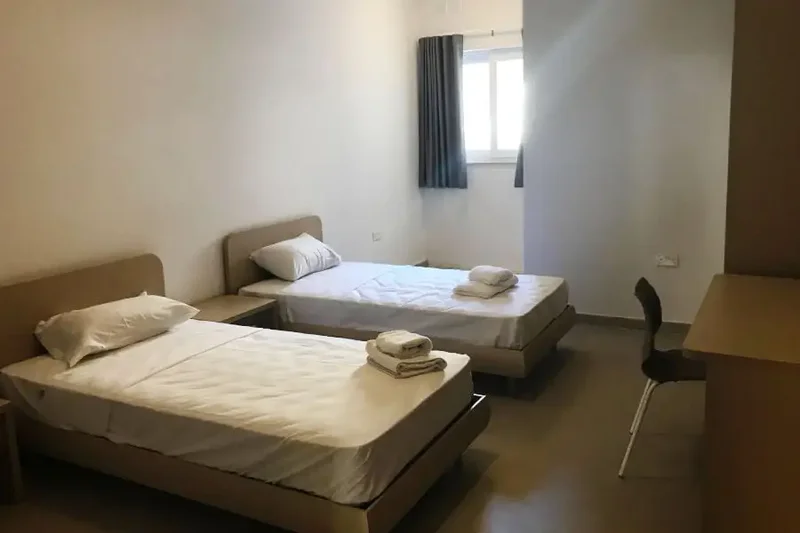 Chambre partagée (twin) dans un appartement supérieur (Astolat)