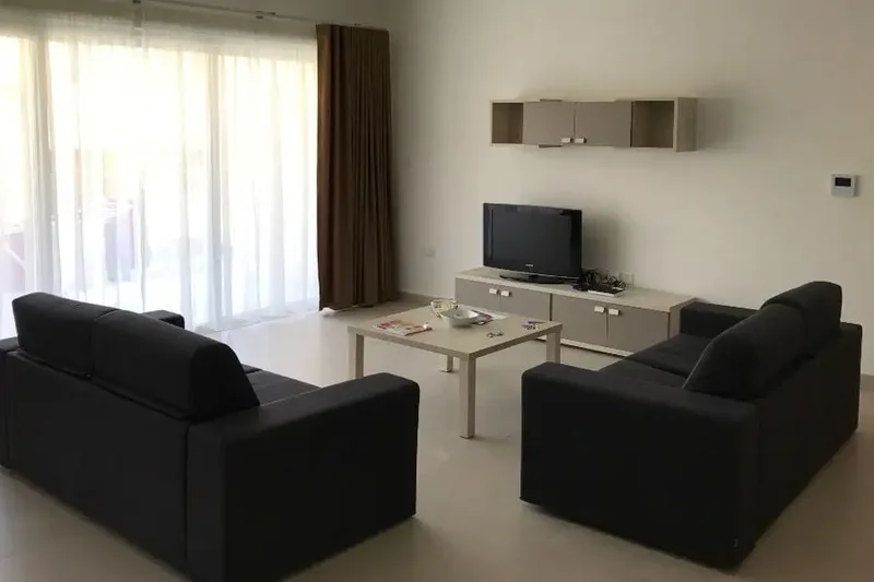 Voici le living de mon appartement supérieur à l'Astolat