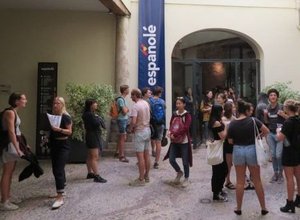 Séjour linguistique à Valence en Espagne : étudiants dans le patio